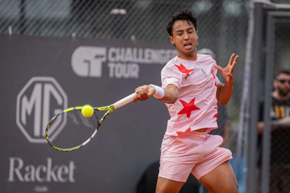 Hugo hace una devolución en su encuentro con Varillas. Foto: Prensa / AAT.
