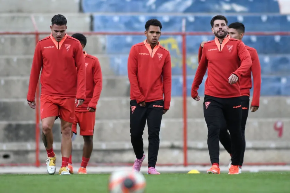 Los jugadores del millonario durante un entrenamiento en Villa Ingenio. Foto: CAR