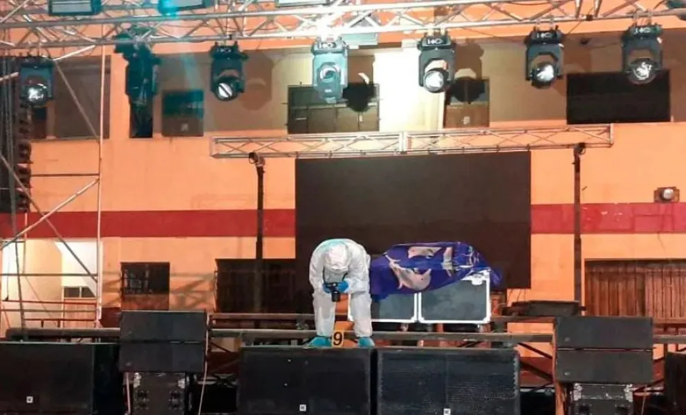 Policías en la escenario donde se produjo la tragedia del domingo. Foto: La Patria