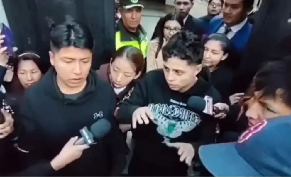 Percy Ríos, ayer, durante su enfrentamiento con la prensa. Foto: RRSS