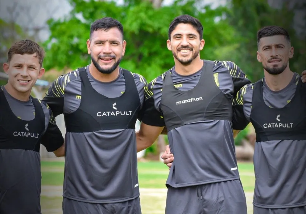 Moriceau (Izq.), Chávez, Chiatti y Amoroso, jugadores del Tigre en un entrenamiento en Santa Cruz. Foto: club The Strongest