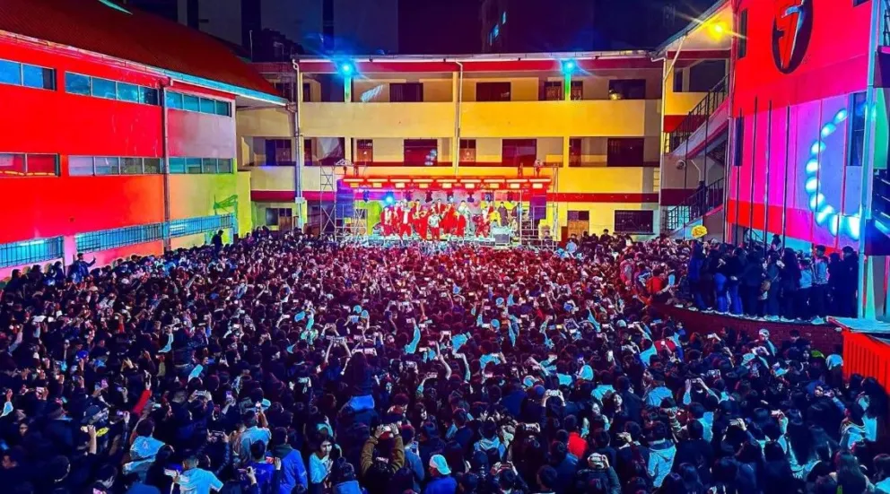 El festival musical se desarrolló en el patio de una unidad educativa de Oruro. Foto: ABI