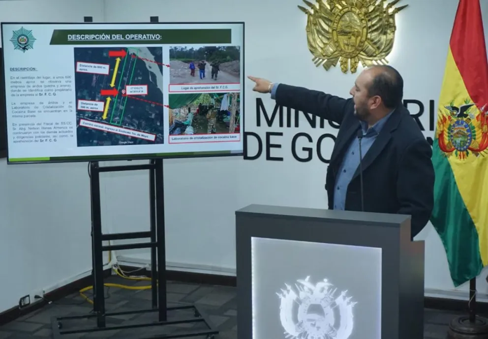 El ministro de Gobierno, Roberto Ríos, explicó cómo fue descubierto el laboratorio de droga dentro del predio del exzar antidrogas, Felipe Cáceres. Foto: APG