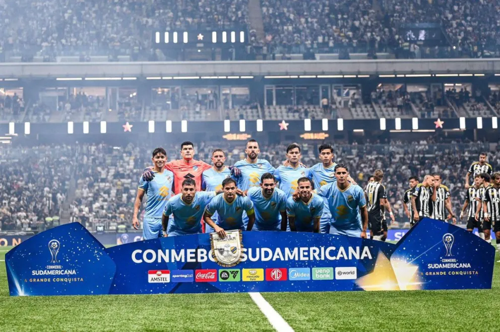 El plantel celeste que jugó el miércoles con Atlético Mineiro. Foto: Club Bolívar.