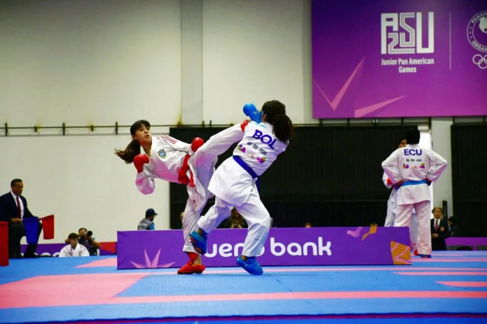 Una boliviana en pleno combate de los Juegos Panamericanos Junior 2025. Foto: COB.