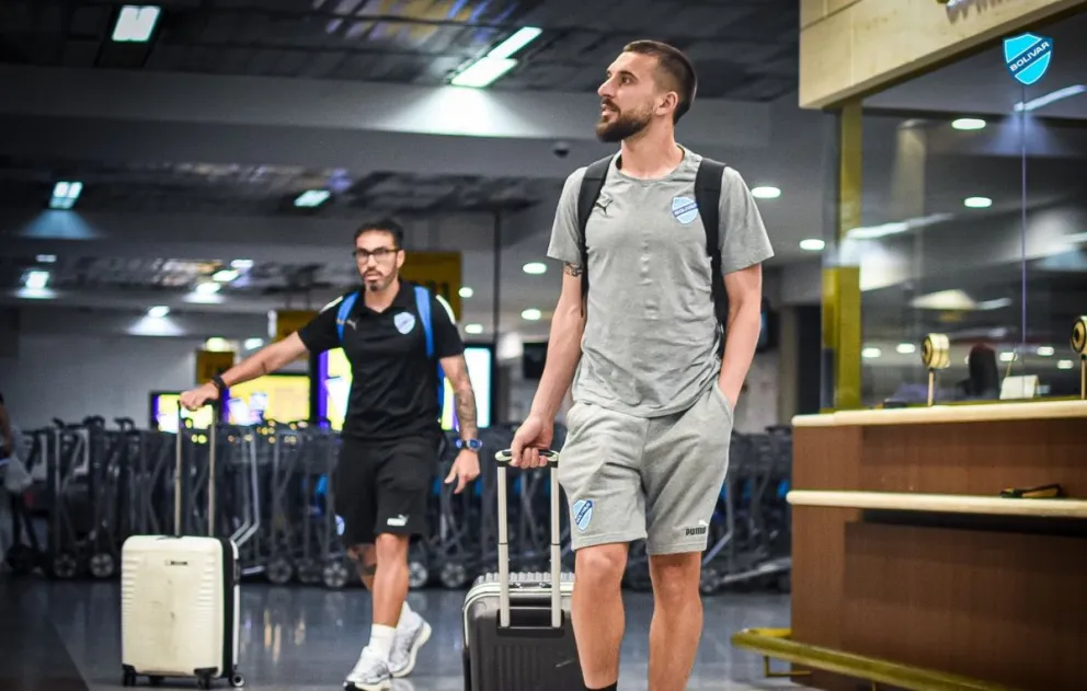 Echeverría (der.) en el viaje a Belo Horizonte. Foto: Club Bolívar.