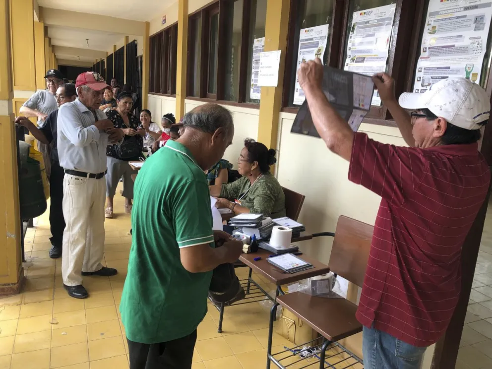 Una mesa de votación en las elecciones del 17 de agosto: Foto: Archivo APG