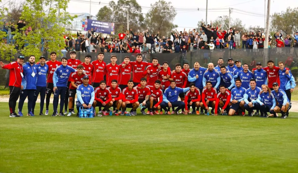Jugadores y cuerpo técnico de la selección chilena Sub-20. Foto: Selección chilena