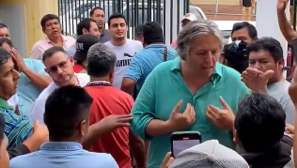 Andrés Torres en Santa Cruz, en el impasse con los transportistas. Foto: Captura de video
