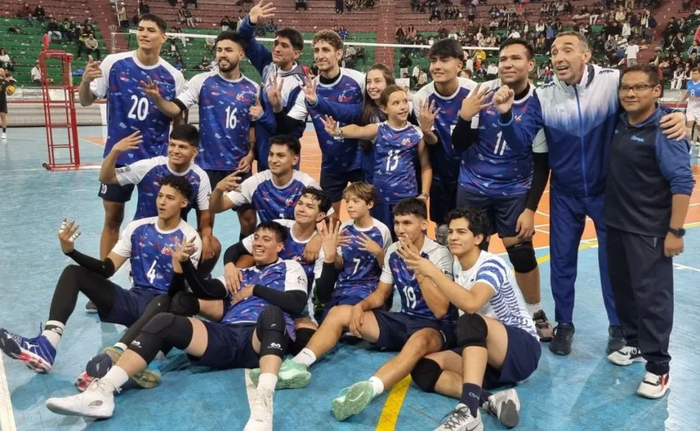 Integrantes del Club Olympic tras ganar su cuarto título el año pasado en La Paz. Foto: Archivo Sports 360.