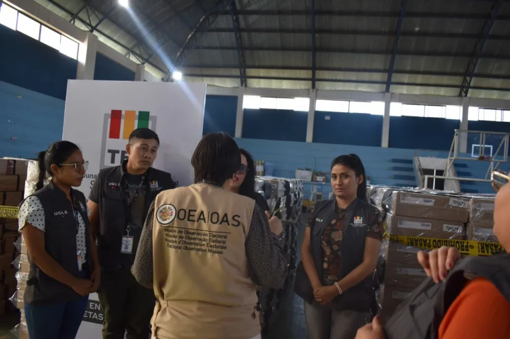Observadores de la OEA durante las elecciones del 17 de agosto. Foto: TSE