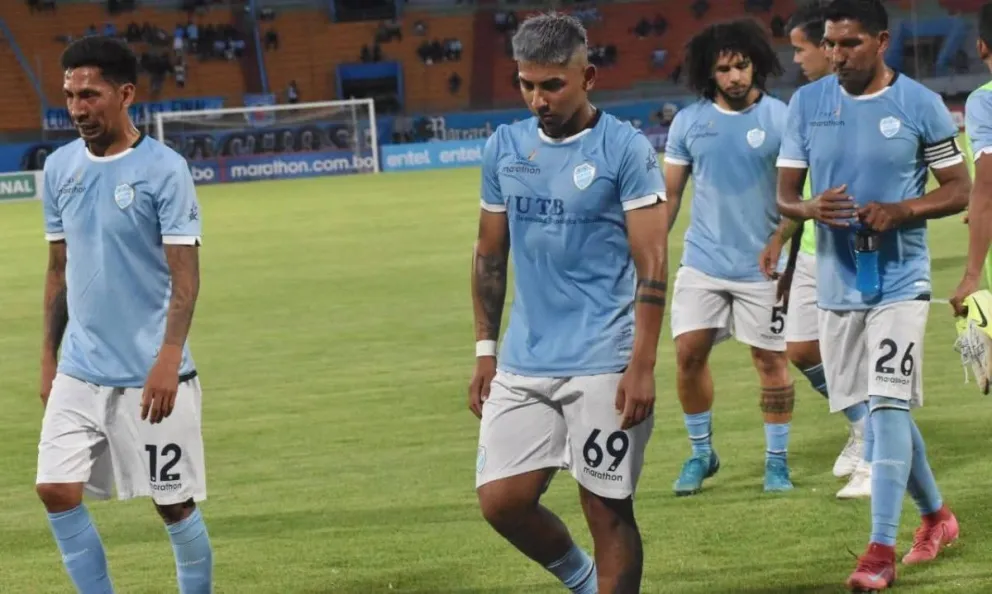 Los jugadores de Aurora luego de la derrota del sábado con Nacional. Foto. Opinión