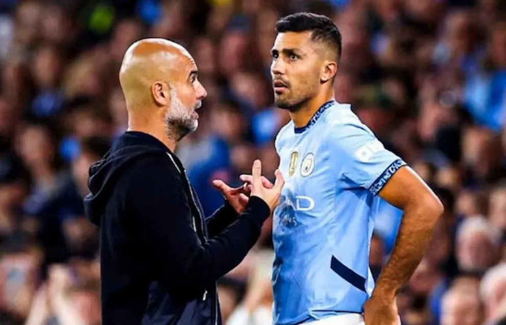 El técnico Pep Guardiola (izq.) conversa con Rodri. Foto: redes sociales