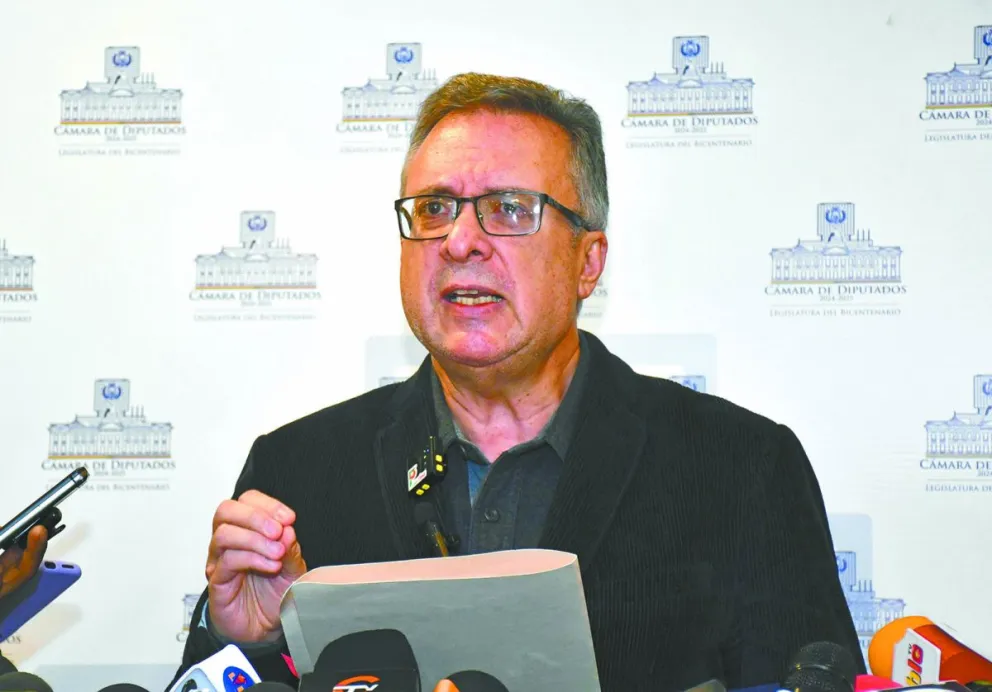 El diputado de Comunidad Ciudadana forma parte de la comisión que investiga a la empresa intermediaria. Fotos: APG