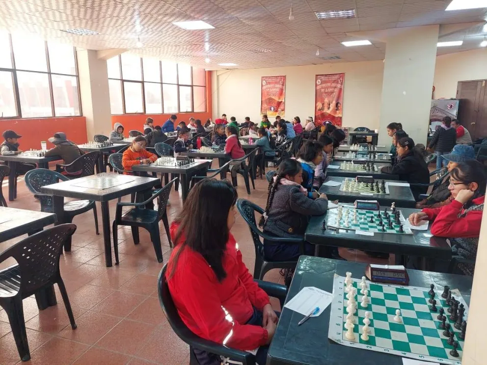 Los pensadores durante el torneo potosino. Foto: Federación Boliviana de Ajedrez.