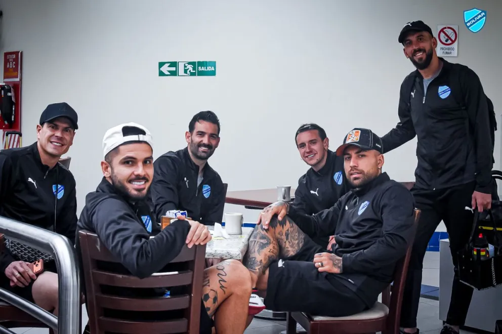 Jugadores de la Academia previo a su viaje a Cochabamba. Foto: Club Bolívar.