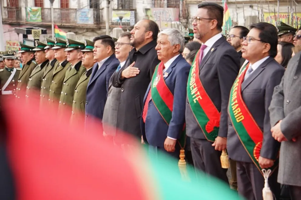 El ministro de Gobierno, el alcalde La Paz y otras autoridades en el acto de este miércoles. Fotos: APG
