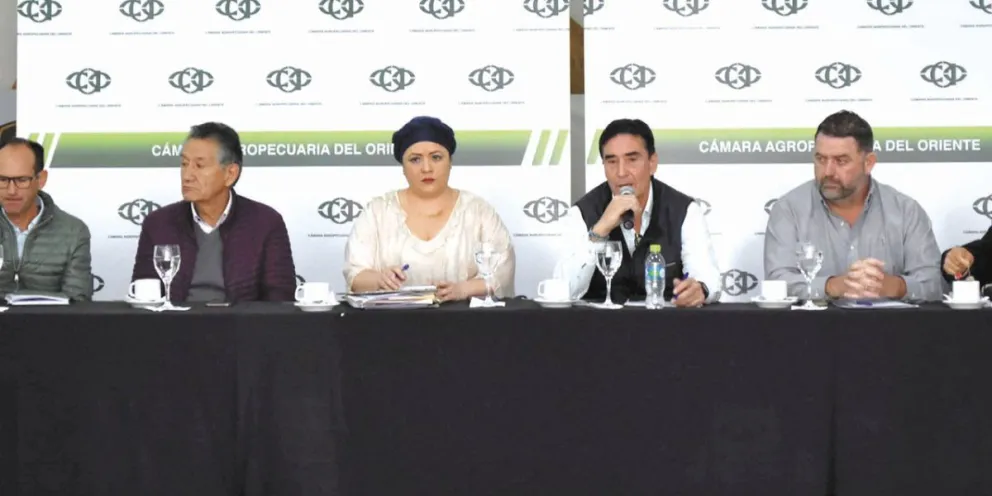 Representantes de Confagro junto al gabinete económico de Arce en 2024. FOTO: ABI