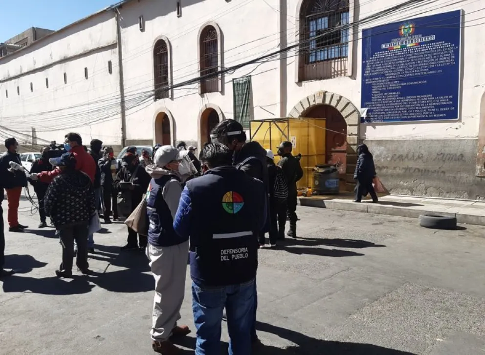 Funcionarios de la Defensoría del Pueblo en el penal de San Pedro de La Paz. Foto: DP