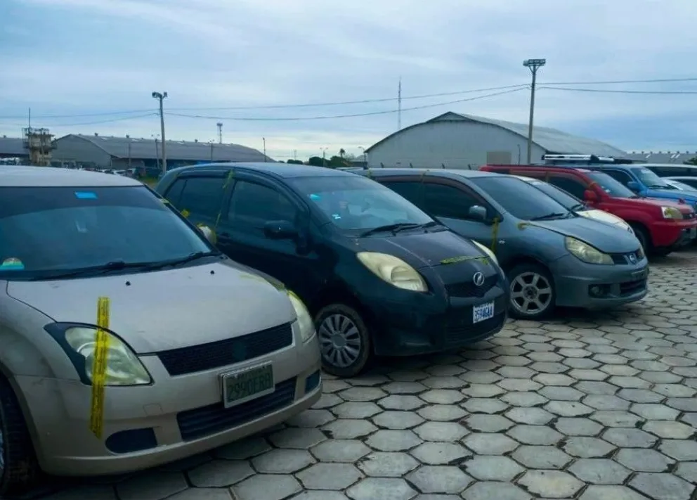 Autos chutos incautados por la Aduana en 2022. Foto: ABI