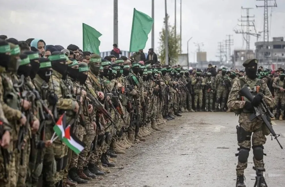 Fotografía de archivo de combatientes armados de Hamás en el campo de refugiados de Al Nuseirat, en la Franja de Gaza (Gaza). Foto: EFE
