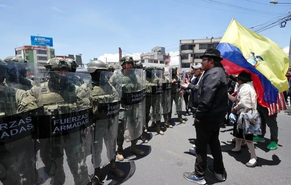 Indígenas durante una protesta, en Latacunga (Ecuador). Foto: EFE