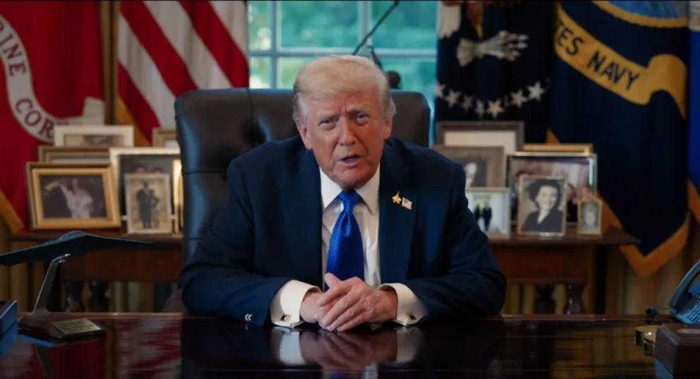 Captura de un video de la cuenta oficial en YouTube @WhiteHouse de la Casa Blanca que muestra al Presidente de Estados Unidos, Donald Trump, hablando este viernes en Washington.