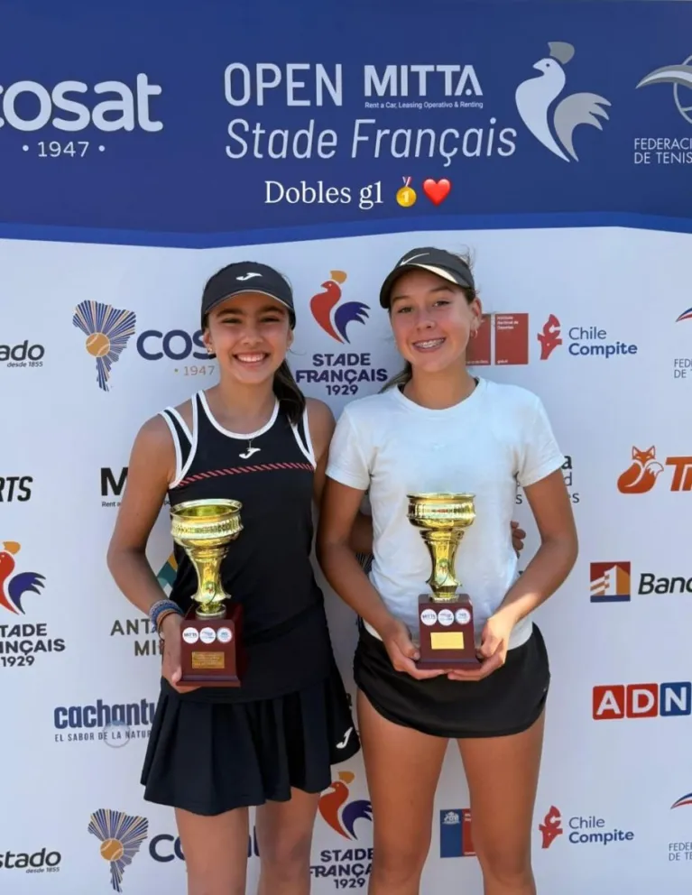 Bustillos (de blanco) con su compañera brasileña De Carvalho en Chile. Foto: Inés Bustillos.