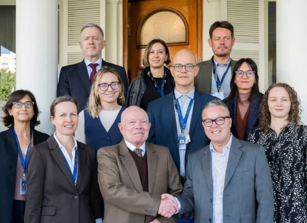 El TSE recibe a la misión de la UE y conversan sobre “cómo se traza el ...