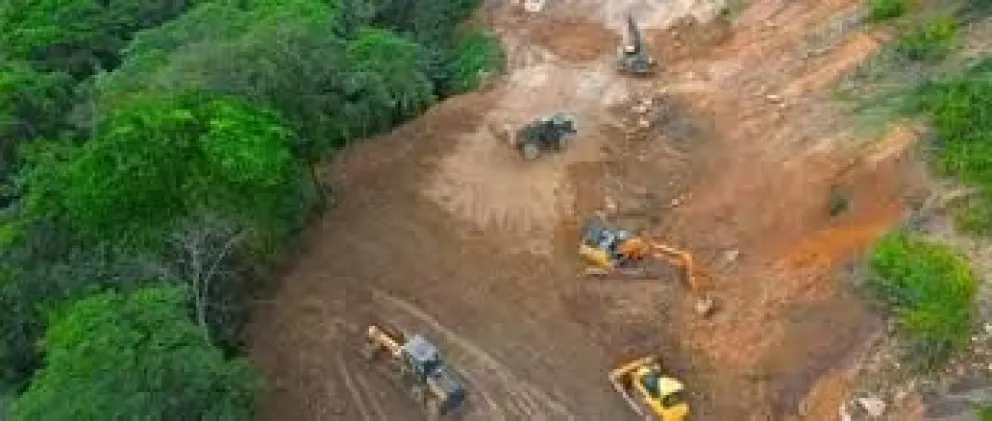 Trabajos en la carretera hacia Santa Cruz. FOTO: Captura de video