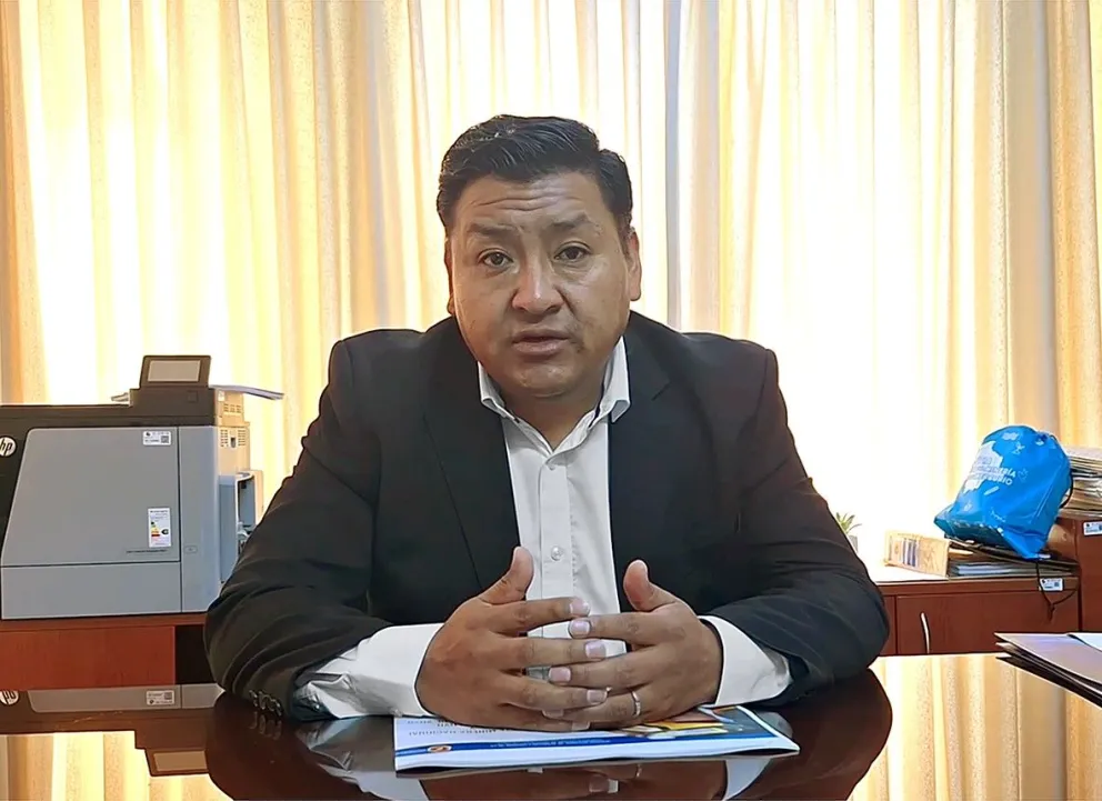 El director del Senarecom, Santos Ramos, informa sobre la labor de fiscalización y control que realiza la entidad a la comercialización de minerales. Foto: M Belmonte