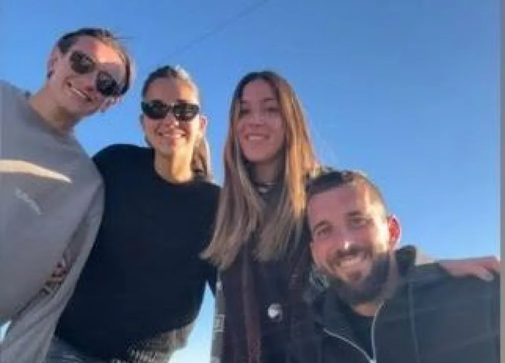 Gariglio (izq.) y Echeverría junto a sus parejas, Foto: Redes sociales.