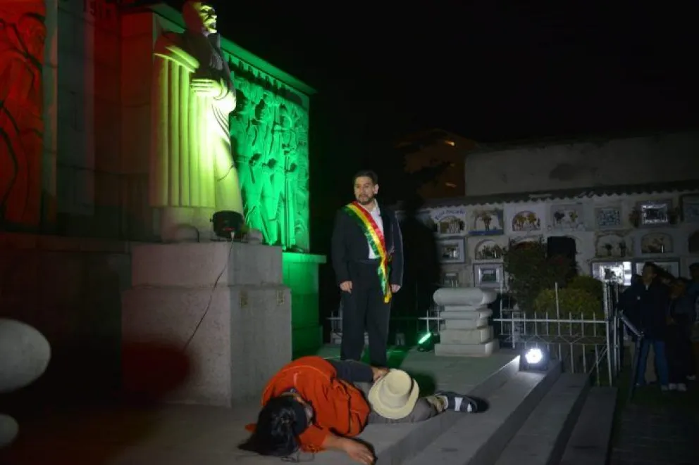 Un representación teatral en "Una noche en el cementerio" de años anteriores. Foto: AMUN