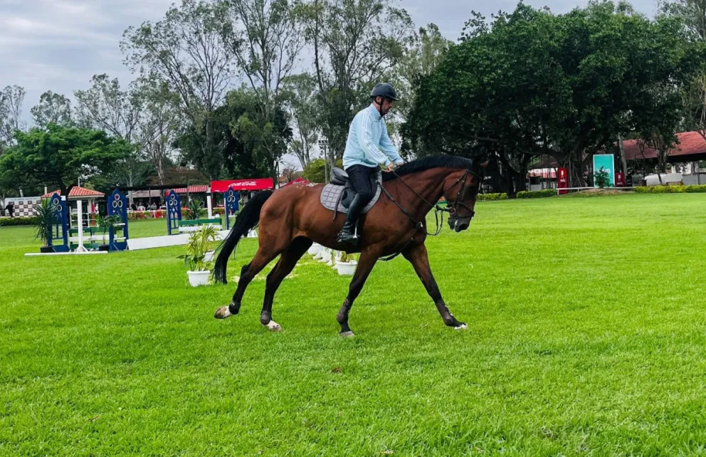 Un binomio durante la ambientación de este martes. Foto: FBDE.