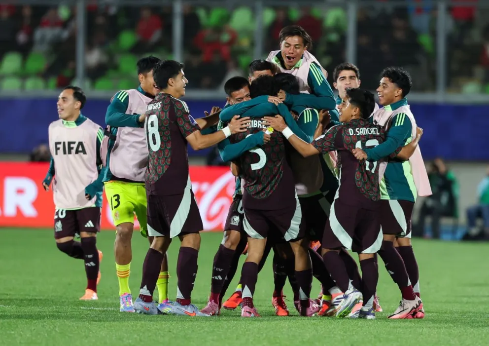 Jugadores de la selección mexicana Sub-20 festejan la goleada a Chile. Foto: Federación Mexicana