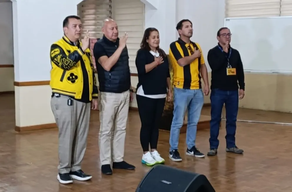 Otros tiempos. El día que fue posesionado el directorio del club The Strongest. Foto: Sports 360