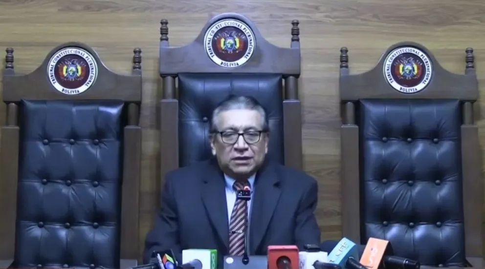 El presidente del TCP, Gonzalo Hurtado, en contacto con la prensa, esta tarde. Foto: Captura de video