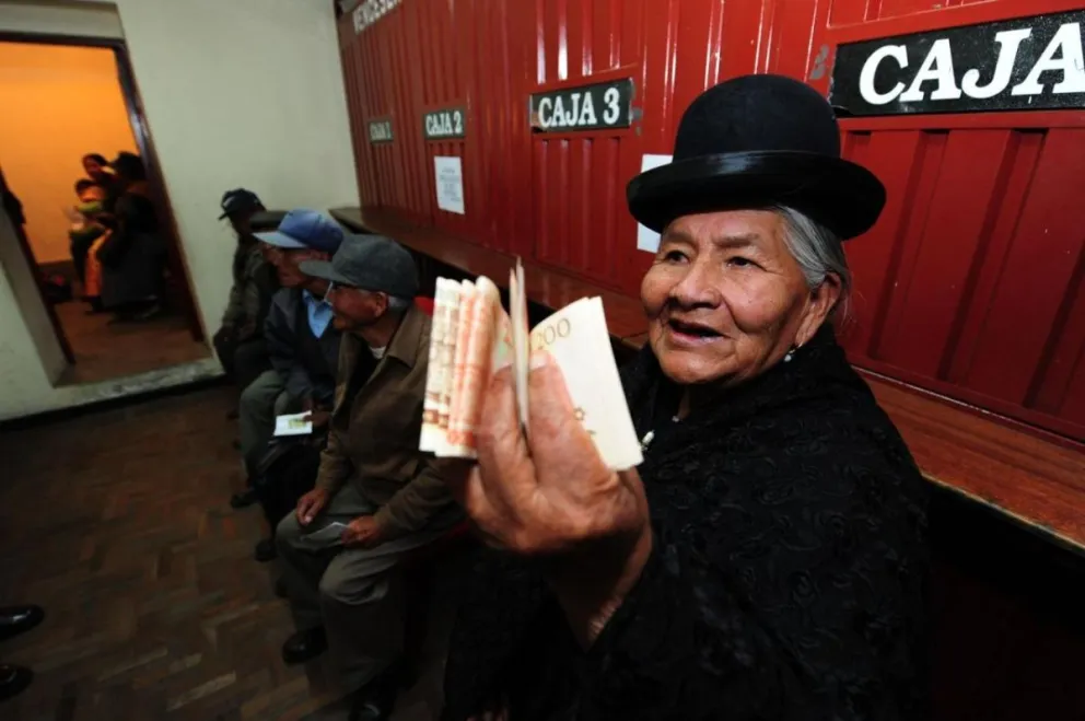 En el último año, 1,2 millones de personas se beneficiaron del bono. Foto: MEyFP /ABI 