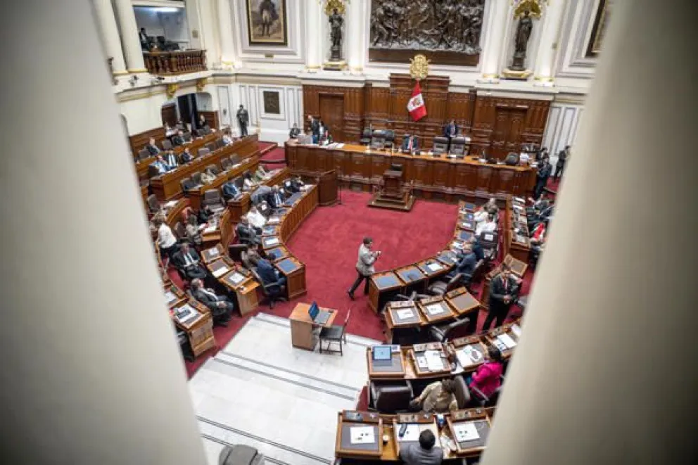 Vista general este jueves, 9 de octubre, del hemiciclo del Congreso de Perú, durante una sesión plenaria, en Lima (Perú). EFE/John Reyes