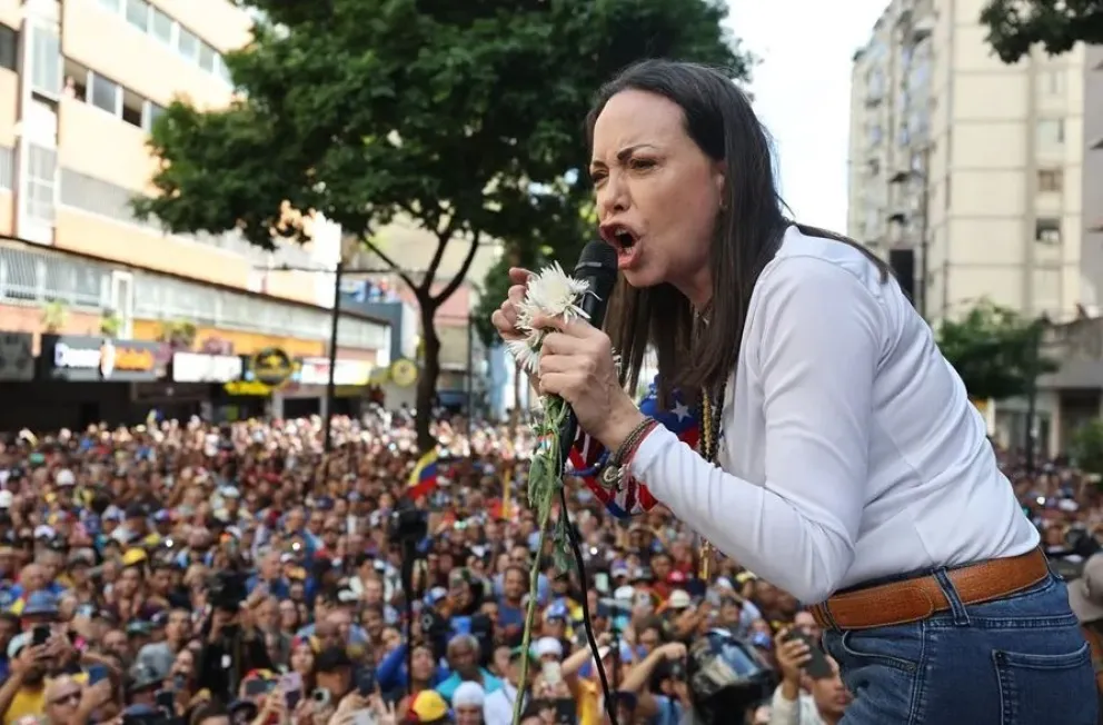 María Corina Machado pronuncia un discurso en Caracas, fue el 14 de enero de 2025. Foto: EFE