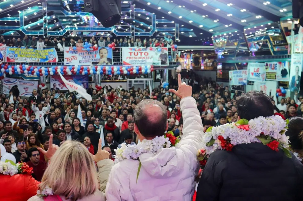 Tuto Quiroga, ayer, durante un acto de campaña en El Alto. Foto tomada de la alianza Libre en Facebook