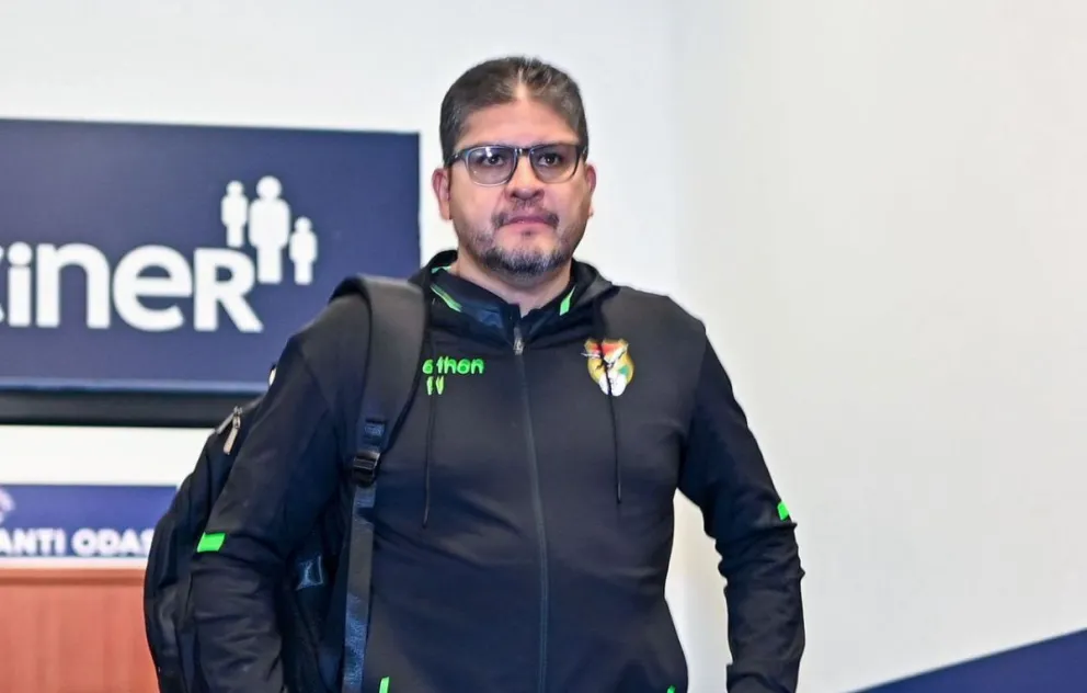 Óscar Villegas a la conclusión del encuentro que disputó Bolivia. Foto: FBF