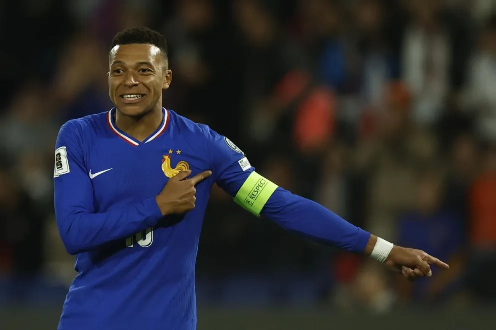 El francés Kylian Mbappé gesticula durante el partido de clasificación para el Mundial 2026 disputado este viernes entre su selección y Azerbaiyán. Foto: EFE
