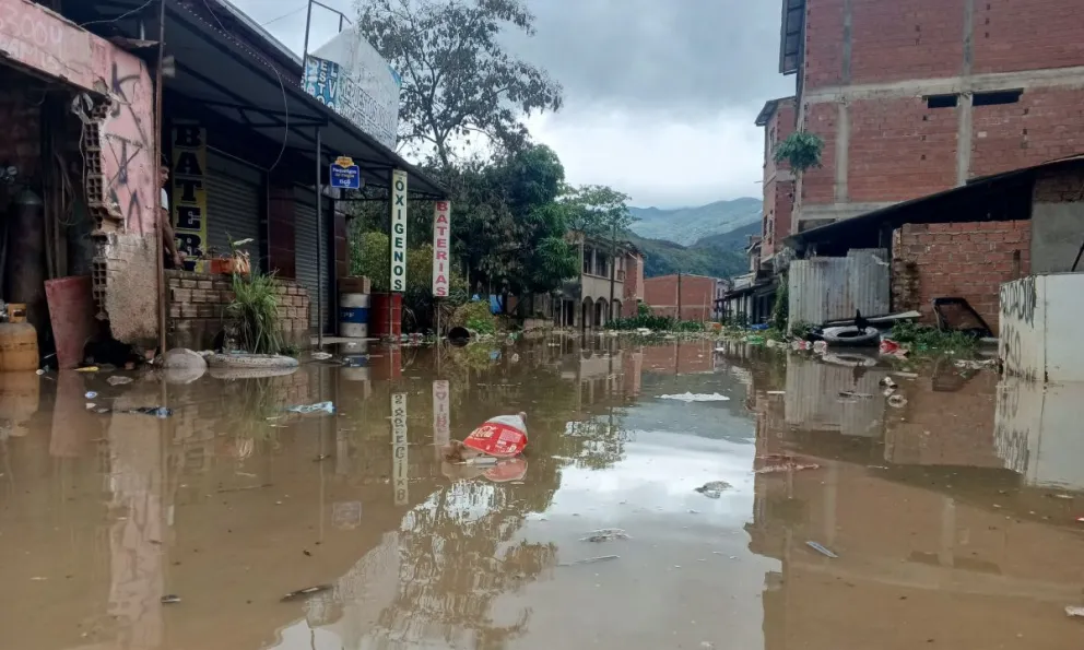 La población de Tipuani otra vez se encuentra inundada por las lluvias. Foto: ABI