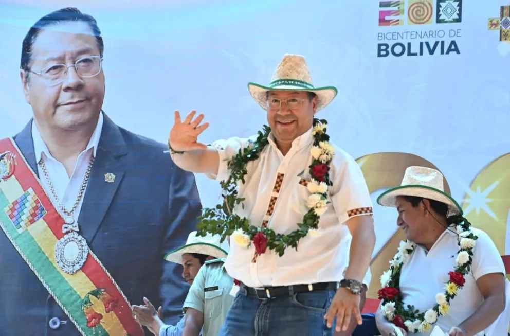 El presidente del Estado, Luis Arce, en un acto público en San Julián, donde se refirió a la crisis de combustible. Foto: Redes sociales Luis Arce.