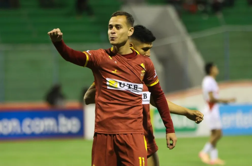 El brasileño Ribeiro festeja el tanto de la victoria de Totora Real Oruro. Foto: APG