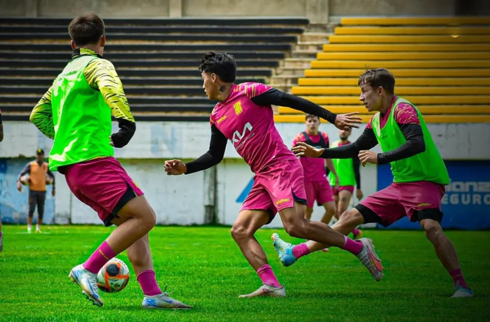 Incidencia de uno de los últimos entrenamientos del Tigre en su estadio de Achumani. Foto: club The Strongest