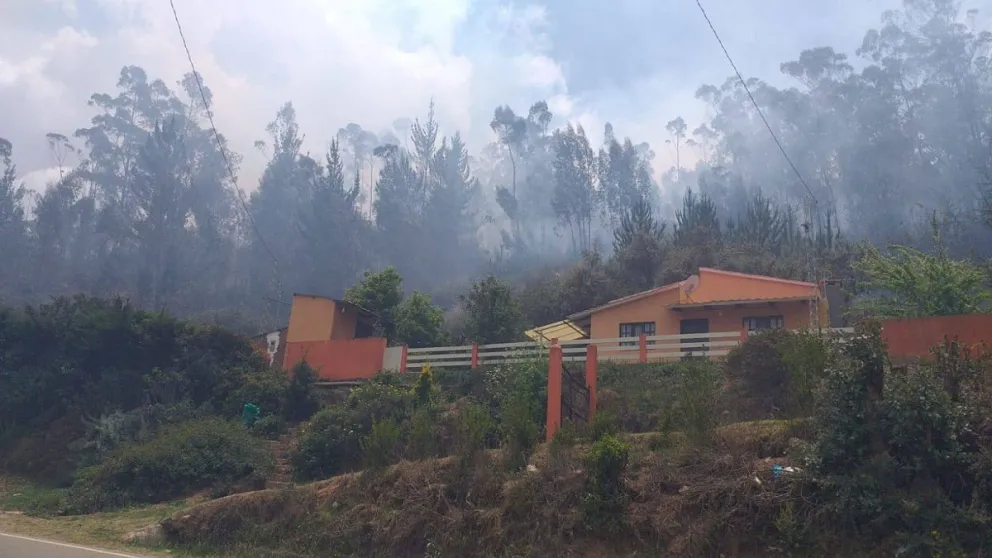 Incendio atendido por Defensa Civil en el municipio de Pocona, el 9 de octubre. Foto: Defensa Civil