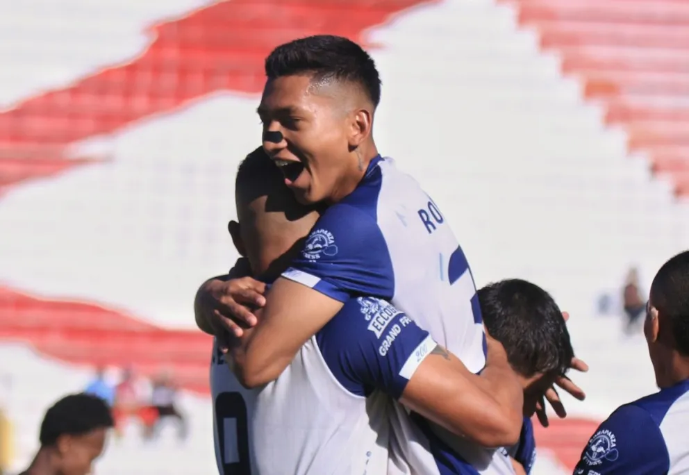 Jugadores de Universitario celebran el 0-3 sobre Fancesa. Foto: Club Universitario.
