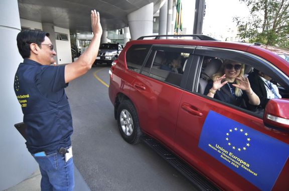 La misión de observadores de la UE. Fotos: APG 